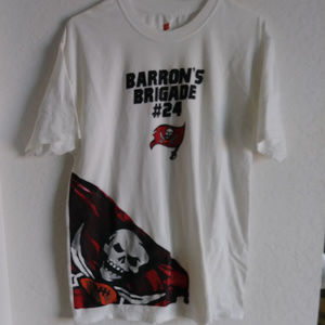 Buccaneers T-Shirt Size Large